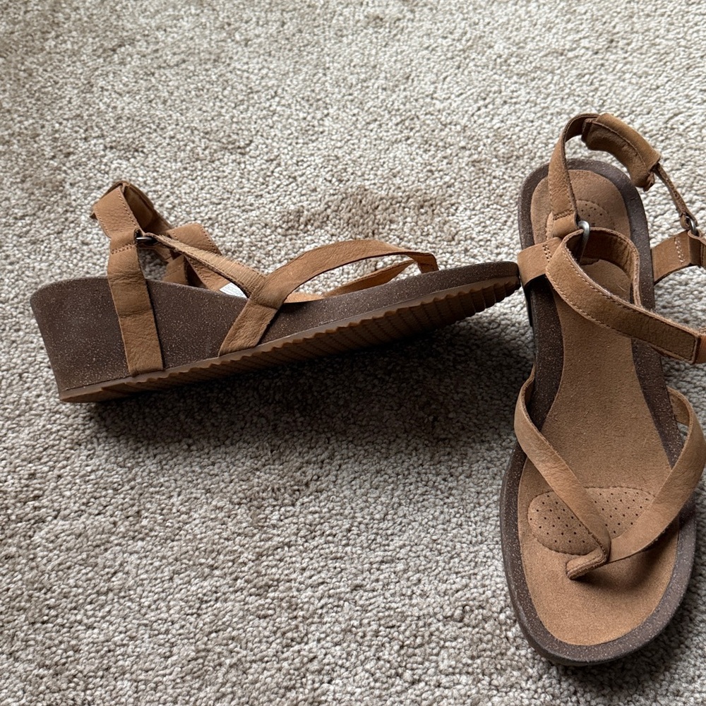 NWOT Teva wedge sandals - Picture 2 of 5